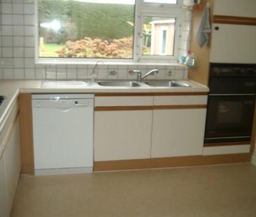 4 bedroom detached house to rent - Photo 6