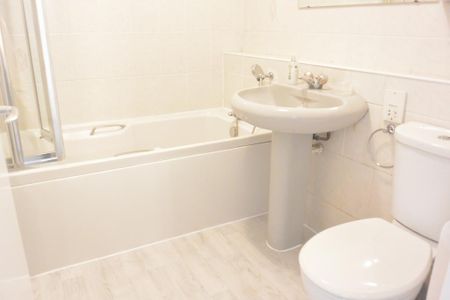 2 bedroom flat to rent - Photo 3