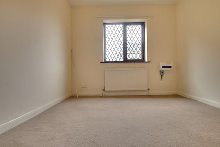 3 bedroom detached bungalow to rent - Photo 2