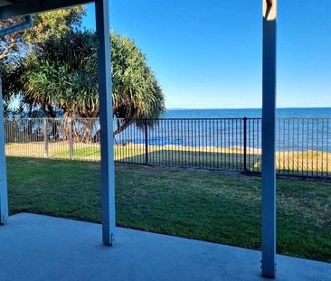 🏖️ Charming Beachfront Home for Rent –Beachmere - Photo 5