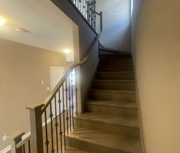 Condo Townhouse For Lease | X9246367 - Photo 1