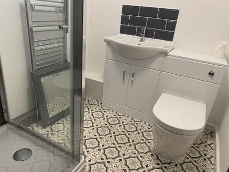 2 bedroom apartment to rent - Photo 3