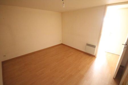 Location Appartement 3 pièces 52m² VILLEFRANCHE SUR SAONE 69400 - Photo 2