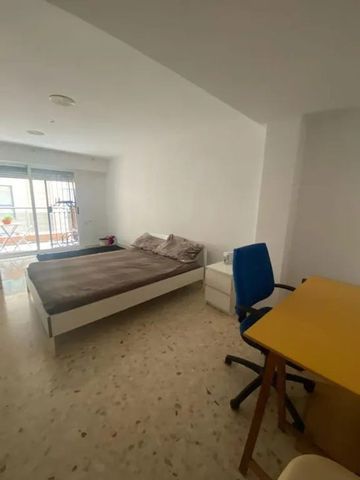 Carrer del Periodista José Ombuen, Valencia, Valencian Community 46010 - Photo 3