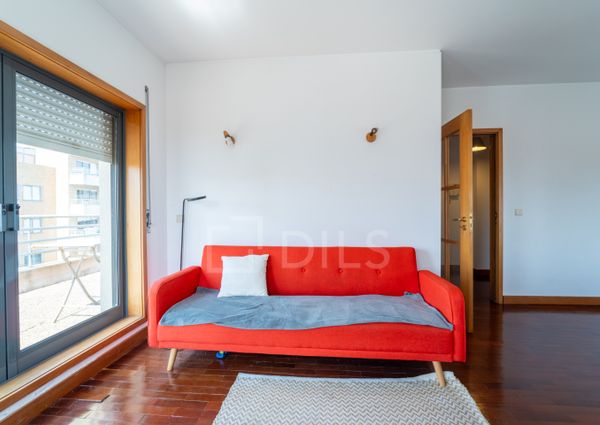 Apartamento T1 com terraço e lugar de garagem situado no Campo Alegre