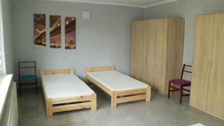 Zadbany, umeblowany DOM dla 20 pracowników. Kolonia Gosławicka. - Photo 2