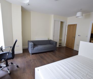 Studio flat to rent in St Peters Road, Bournemouth, BH1 - Photo 2