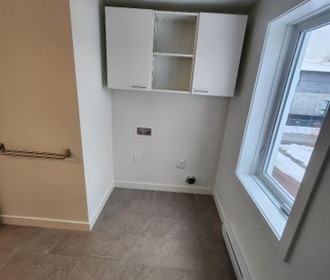 5 1/2 à Laval, rénové avec cours - Photo 4