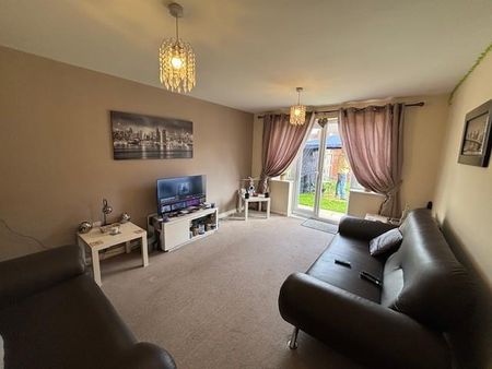 1 bedroom in a house share to rent - Photo 2
