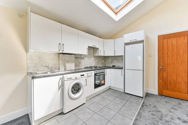 3 bedroom flat to rent - Photo 1