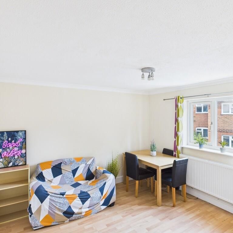 3 bedroom flat to rent - Photo 1