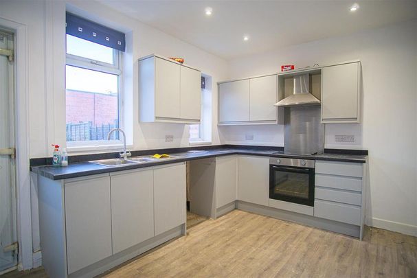 3 bedroom semi-detached house to rent - Photo 1