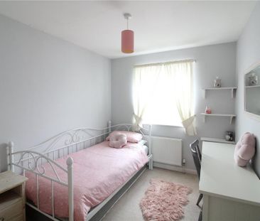 2 bedroom end of terrace house to rent - Photo 2