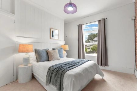Classic Charm Meets Contemporary Living - Photo 4