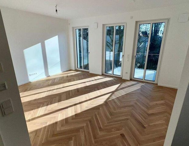 Erstbezug I Lichtdurchflutetes 2 Zi. Hochwertige Etagenwohnung mit Terrasse, Fahrstuhl & Tiefgarage - Photo 1