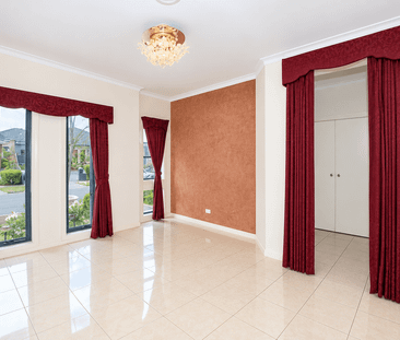 Immaculate Family Living with Modern Comfort - Photo 2