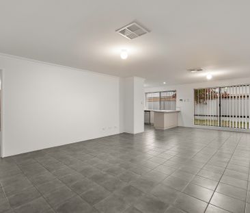 Spacious 4-Bedroom, 2-Bathroom Family Home in Secret Harbour - Photo 3