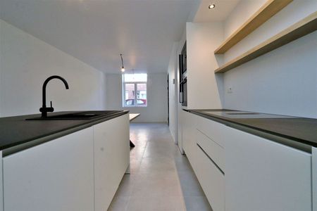 Volledig gerenoveerde energiezuinige (A) woning met 3 slaapkamers + bureau - Foto 2