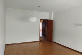 Simpático Apartamento T2 para Arrendamento junto à Foz do Douro