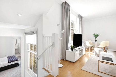 A bright one bedroom apartment in a charming red brick mews - Photo 5