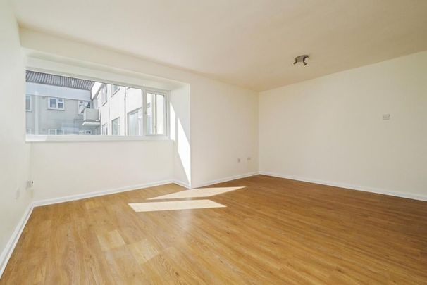2 Bed Flat, Capitol Court, NG8 - Photo 1