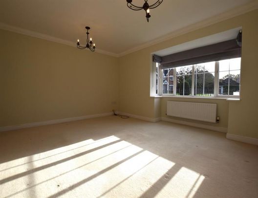 5 Bedroom Detached To Let - Photo 1
