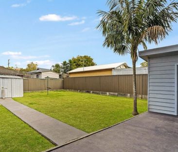 SPACIOUS FAMILY LIVING IN ONE OF GREYSTANES' MOST DESIRABLE STREETS - Photo 4