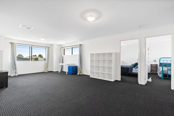 Massive Family Home - Photo 1