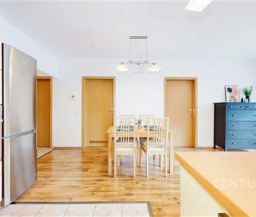 Pronájem světlého moderně zařízeného bytu 3+kk v klidné části Liber... - Photo 5