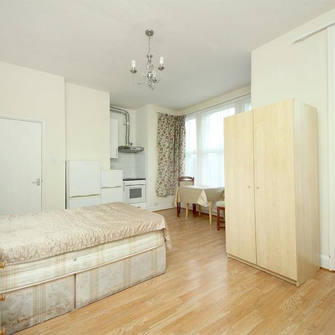 Studio to rent - Photo 1