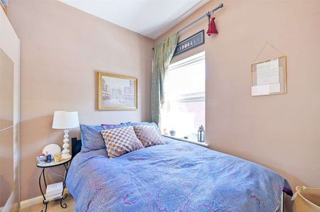 A one bedroom apartment conveniently located in town centre. - Photo 3