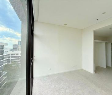 Modern 2-Bedroom Apartment with Parking in the Heart of Zetland - Photo 3