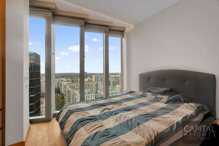 Manhattan Loft Gardens, International Way, London - Photo 3