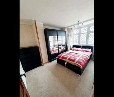 4 Bed Terraced House, Ashington Grove, CV3 - Photo 3