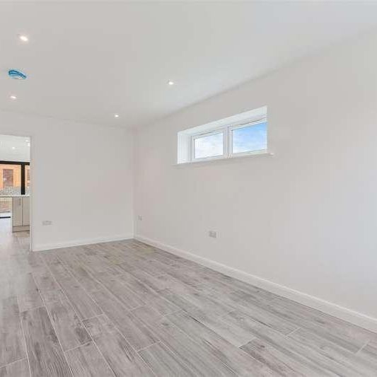 Portland Drive, Merstham, RH1 - Photo 1