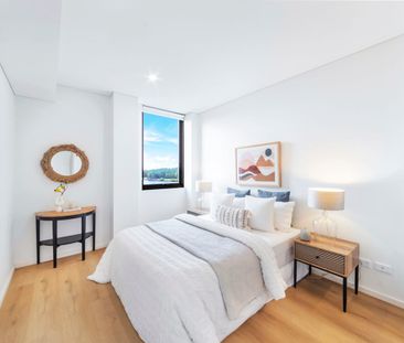 Modern style and sparkling water views - Photo 4