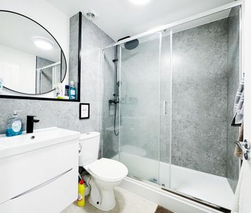 1 bedroom in a flat share to rent - Photo 4