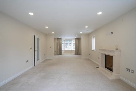 5 bedroom detached house to rent - Photo 2