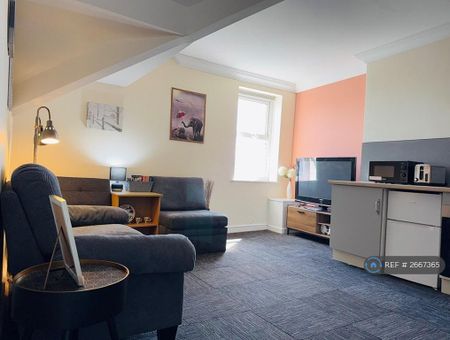 2 bedroom flat to rent - Photo 2