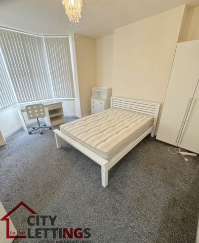 7 Bedroom Mid Terraced House - Photo 3