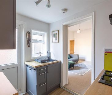 2 bedroom flat to rent - Photo 5