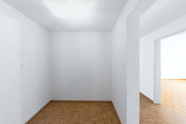 Preisgünstige Dachwohnung mit zeitgemässem Komfort - Photo 1