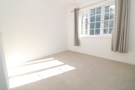 4 bedroom detached house to rent - Photo 3