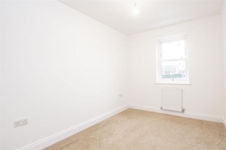 3 bed Apartment To Let - Photo 2