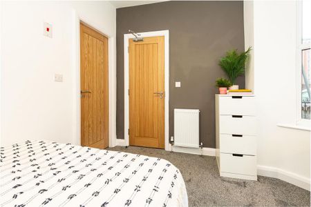 6 bedroom house to rent - Photo 2