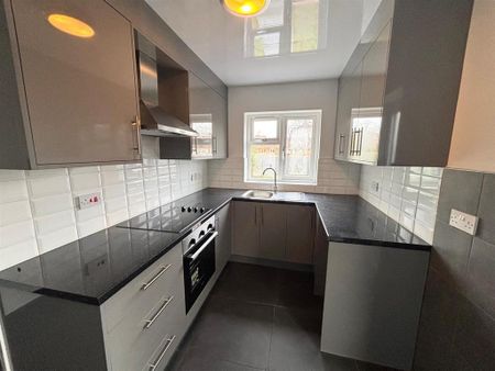 3 bedroom end of terrace house to rent - Photo 5