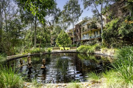 Riverside Luxury – Fully Renovated 3-Bedroom Apartment in Hawthorn - Photo 2