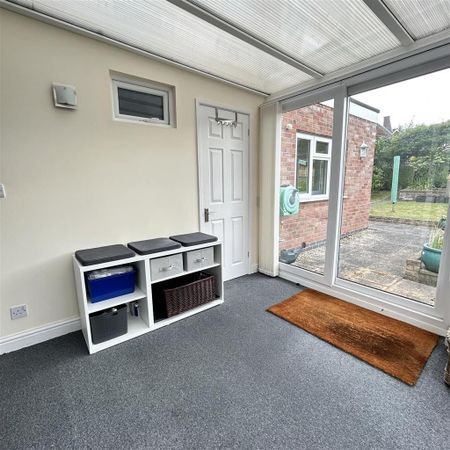3 bedroom detached bungalow to rent - Photo 2
