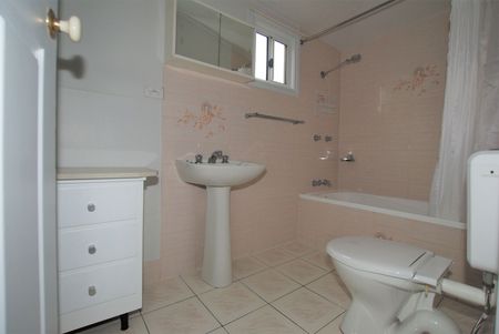 CENTRAL 2 BEDROOM RENOVATED HOME - Photo 5