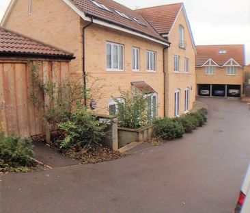 Two Double Bedroom Flat to Let in Taunton - Photo 3